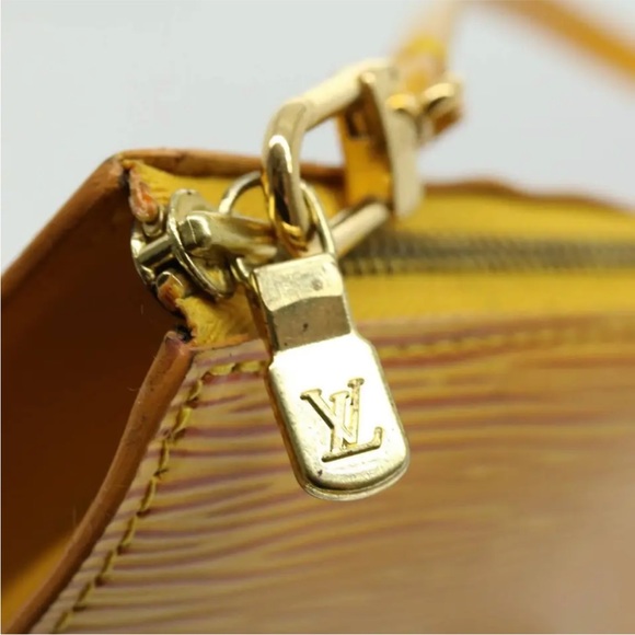 Louis Vuitton Epi Mini Pochette - Picture 7 of 11